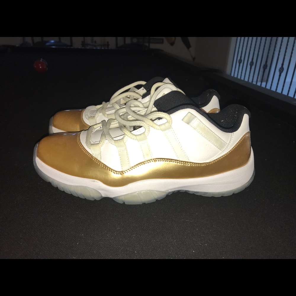 Jordan 11s low top